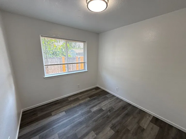 1265 Poplar St — Photo 15