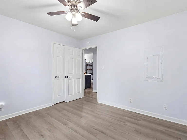 688 Debbie Dr — Photo 16