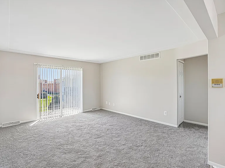 Rivercrest Apartments — Photo 111