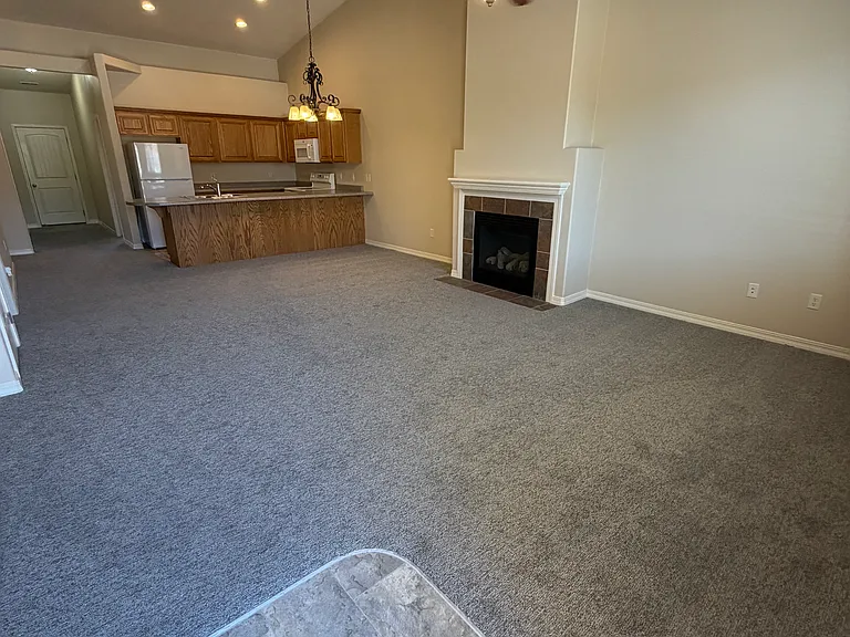 1460 N 400 W — Photo 2