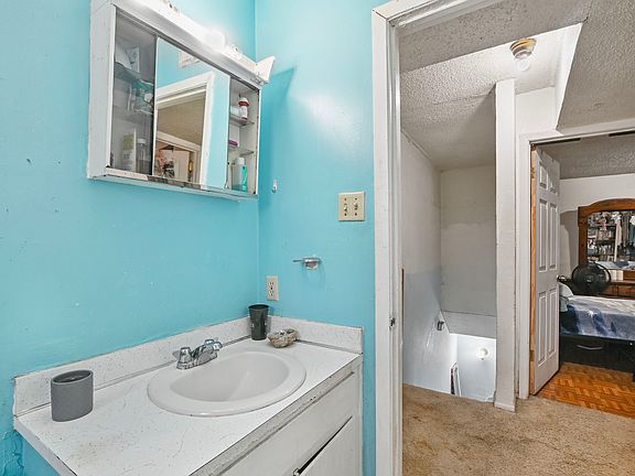 4th image of 925-927 Oblate Dr