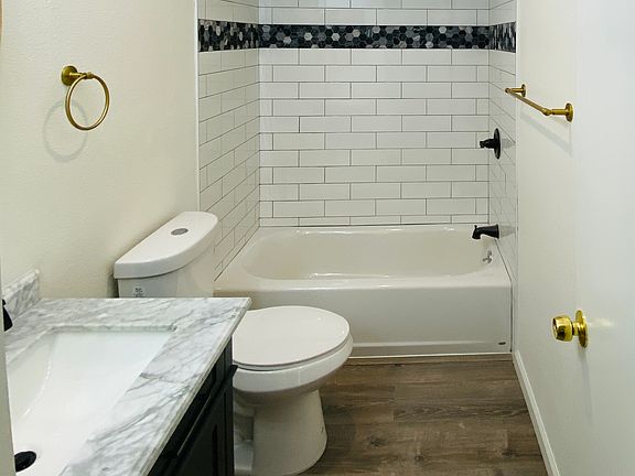 3rd image of 10402 Boulder Ct