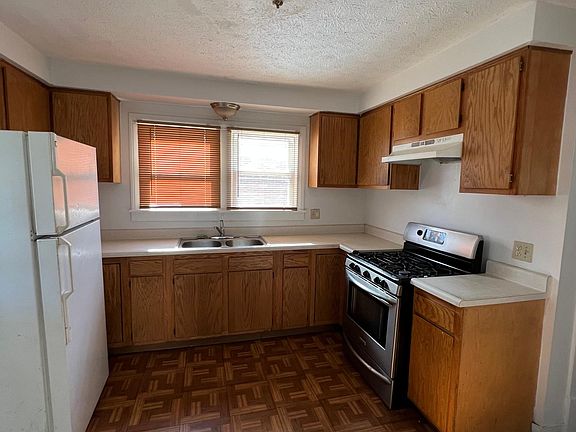 5th image of 2927 Caroline Ave