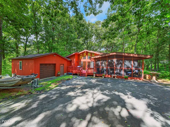 505 Maple Ridge Dr, Hawley, PA 18428