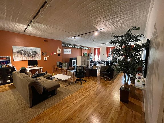 2nd image of 1464 N Milwaukee Ave