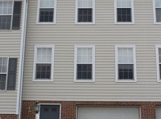 2858 Woodmont Dr, York, PA 17404