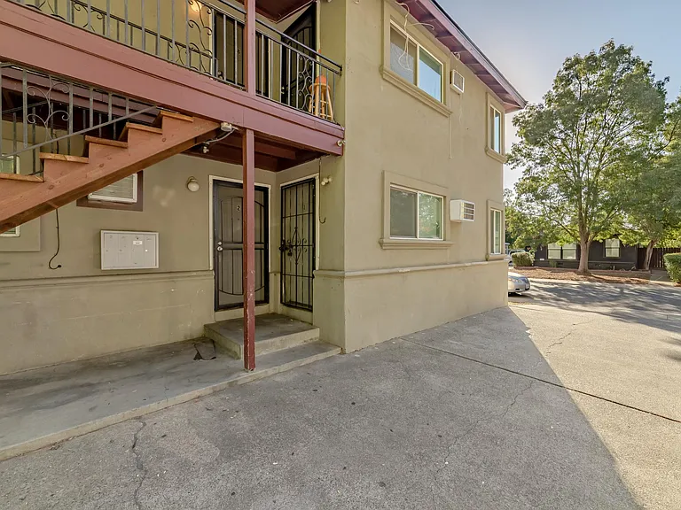 1125 Lochbrae Rd #1 — Photo 10
