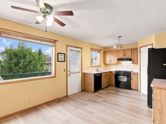 2nd image of 219 Coral Springs Cir W