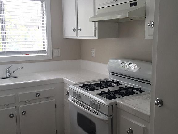 5th image of 4586 Hawley Blvd #5