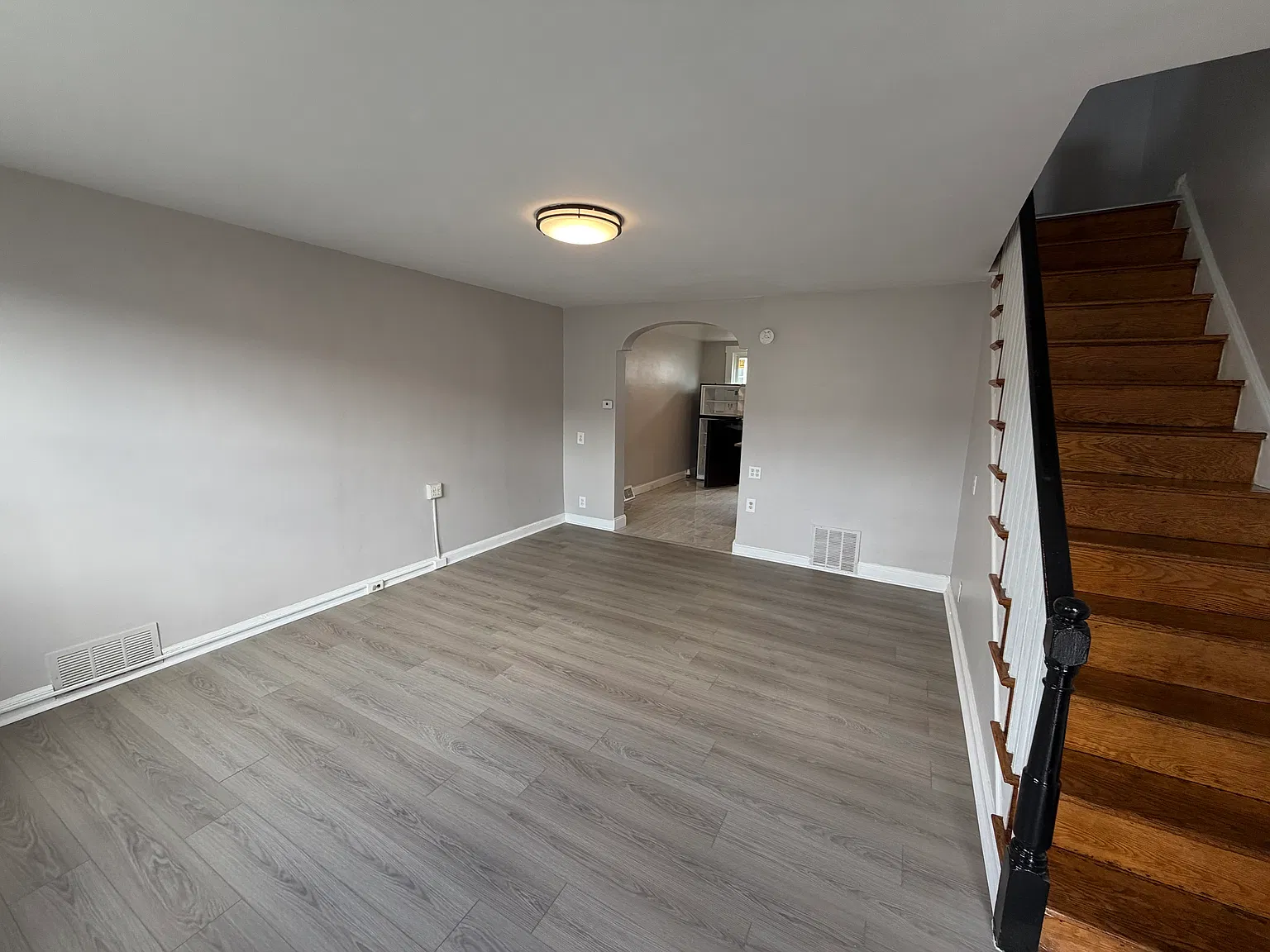 4 bed, 1024 sqft, $2,000 — Photo 3