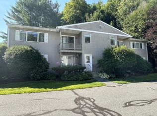 76 Colonial Dr APT 4, White River Junction, VT 05001