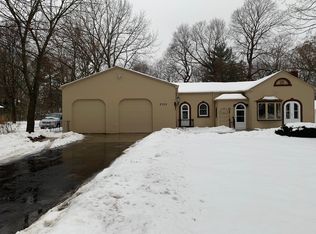 3755 S 104th St, Greenfield, WI 53228