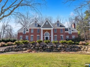 18 Sunflower Dr, Upper Saddle River, NJ 07458