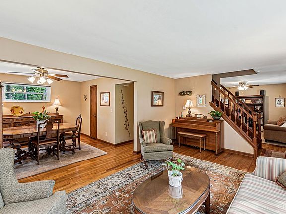 3rd image of 641 Woodyhill Dr