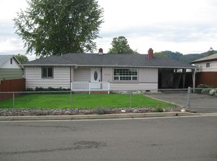 3068 Follett St, Roseburg, OR 97470