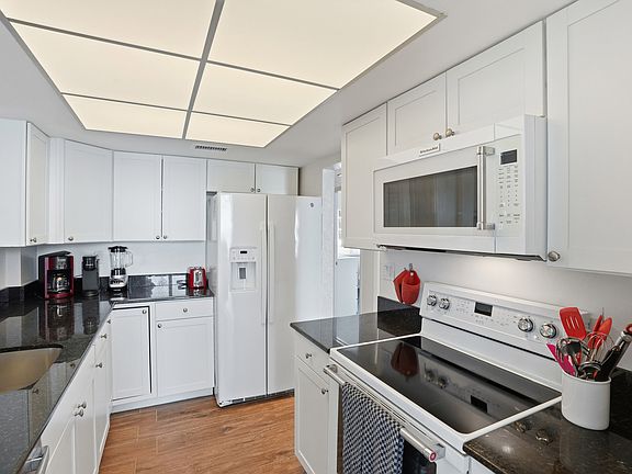 3rd image of 10475 Gulf Shore Dr #1