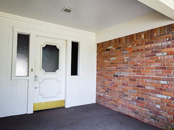 3rd image of 4624 Newcastle Dr