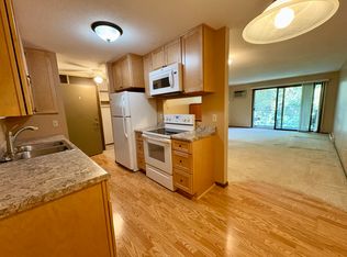 135 Viking Dr E APT 208, Little Canada, MN 55117