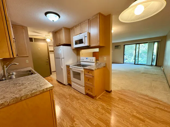 135 Viking Dr E APT 208, Little Canada, MN 55117