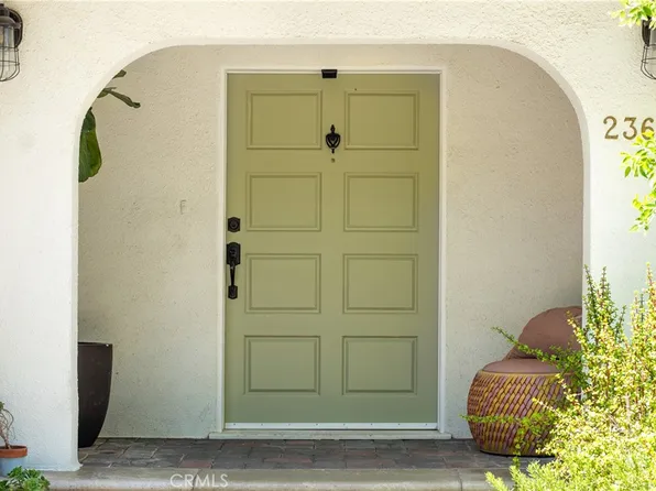 23665 Summit Dr, Calabasas, CA 91302