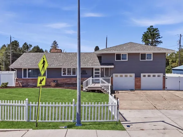 11 N Barker Rd, Greenacres, WA 99016