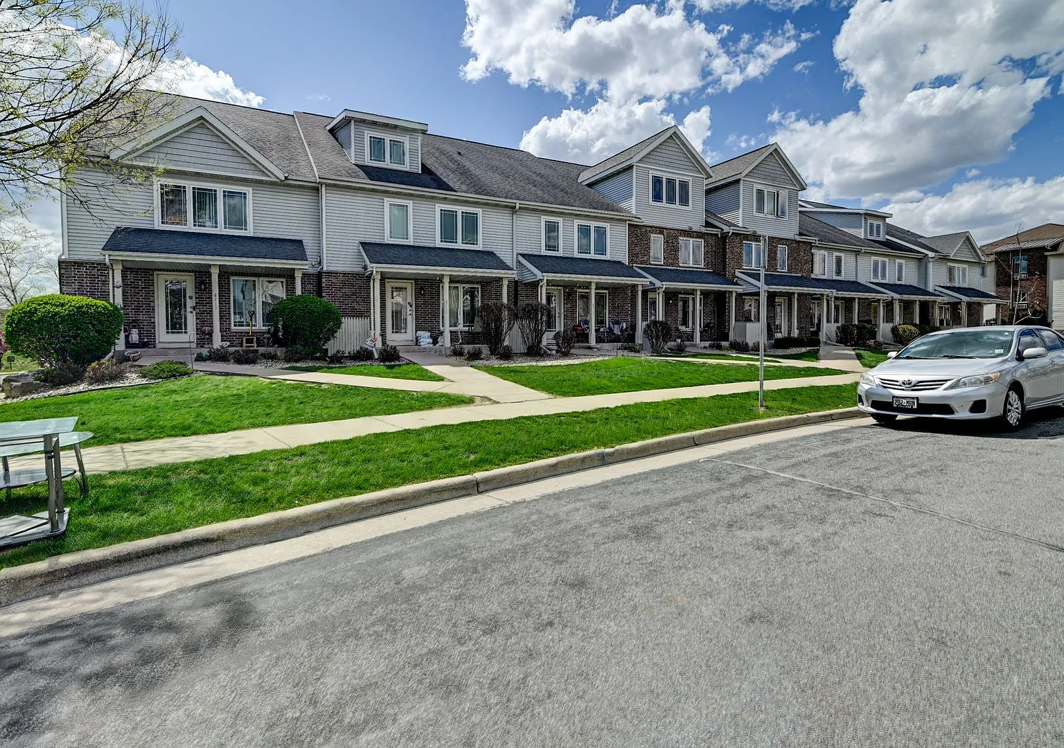 Fairhaven Court Townhomes — Photo 1