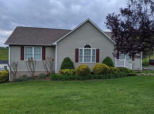 398 Sunflower Dr, Vinton, VA 24179
