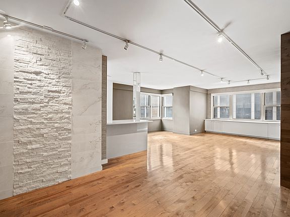 4th image of 77 W 55th St APT 12B