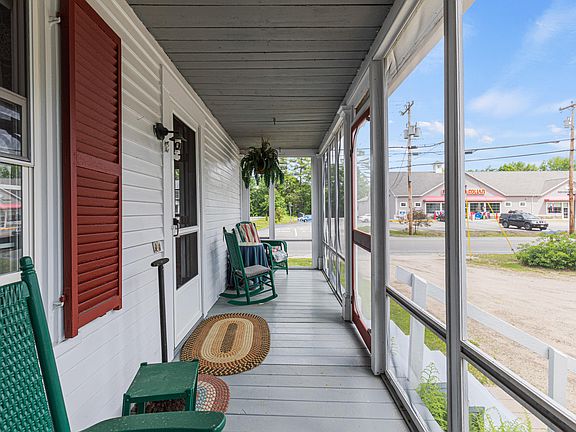 5th image of 96 Maple Street