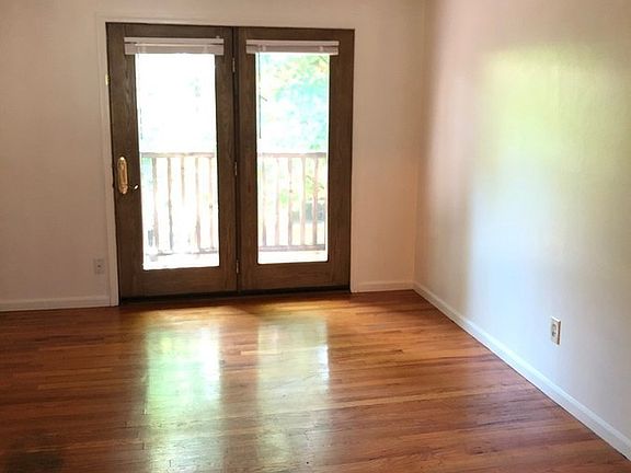 3rd image of 2032 Lafayette Ave APT D