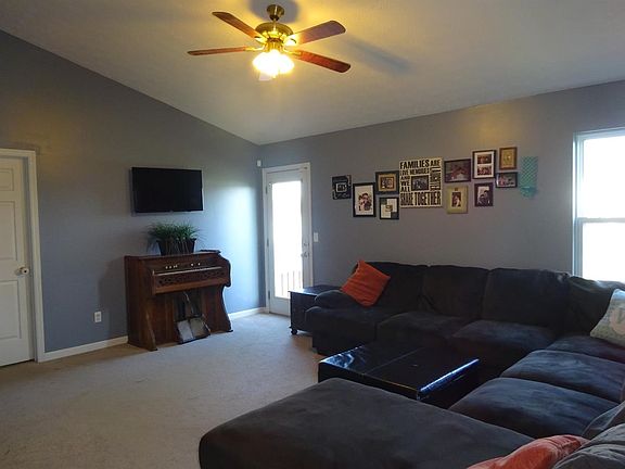 4th image of 442 Little Creek Dr