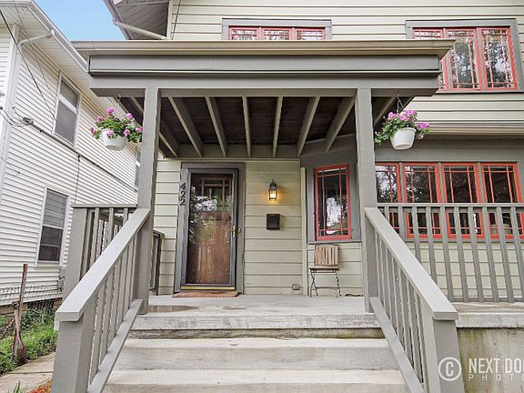 3rd image of 422 Gladstone Dr SE