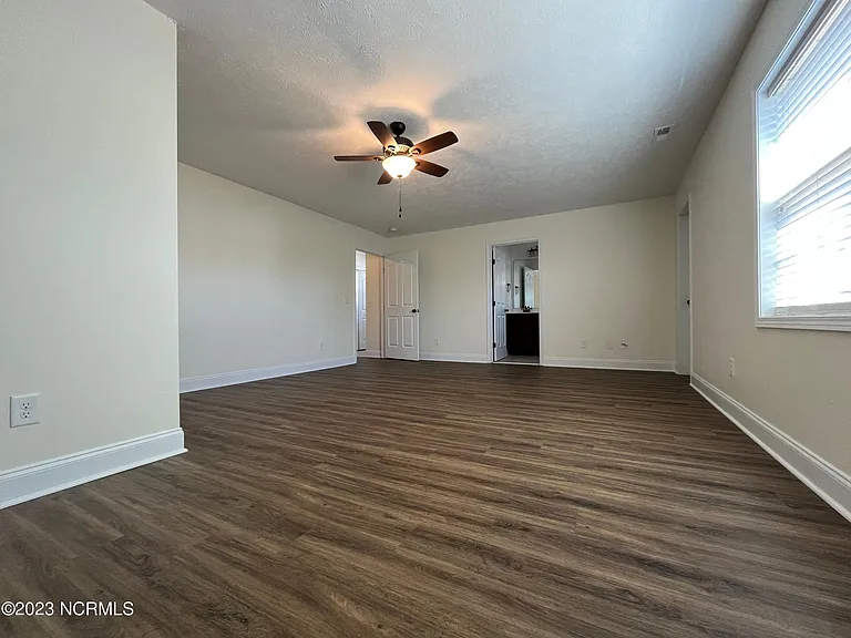 117 Lightwater Dr — Photo 10