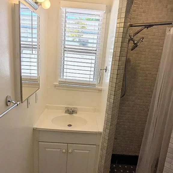 209 N Florence St — Photo 13