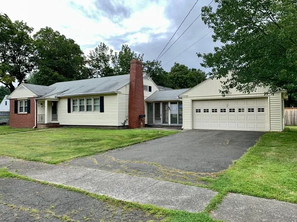 3 Greenway Ln, Greenfield, MA 01301