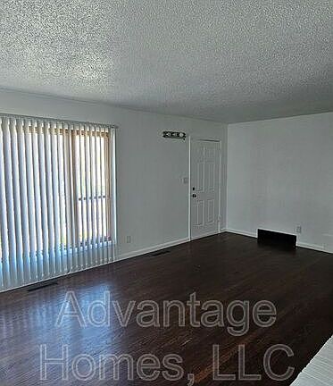4th image of 9625 Beacon Ave