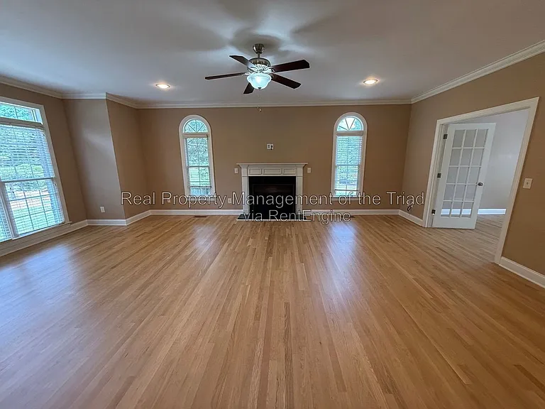 1016 Longhorn Ct — Photo 4