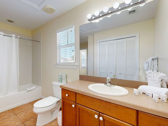 5th image of 7 Coral Way