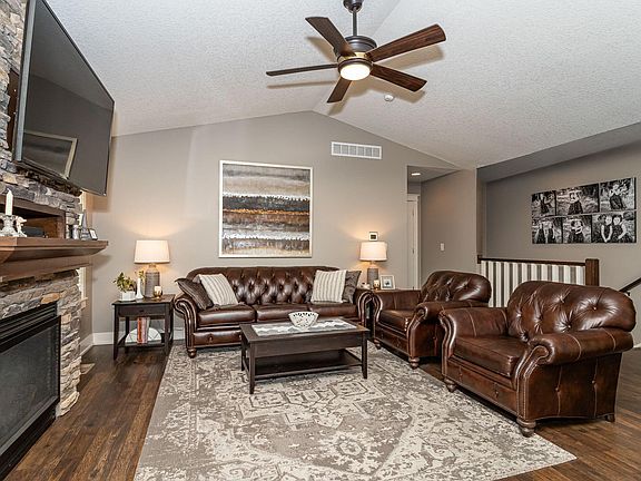 4th image of 414 Sunflower Dr