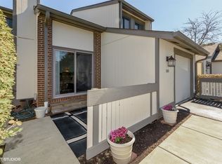 101 Yarrow Ct, Rolling Meadows, IL 60008