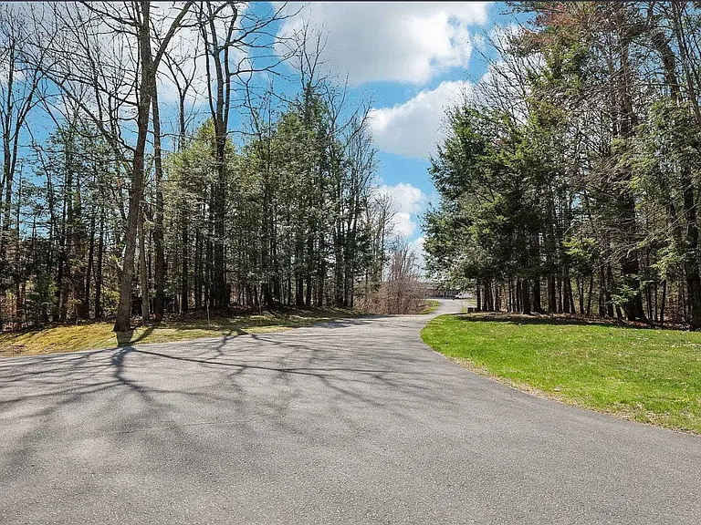315A Sandown Rd — Photo 2