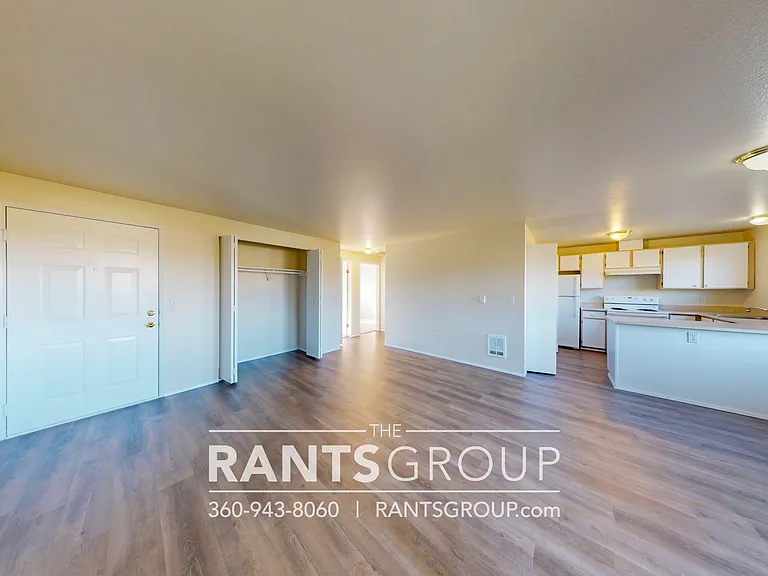 Yelm Creek Apartments — Photo 36