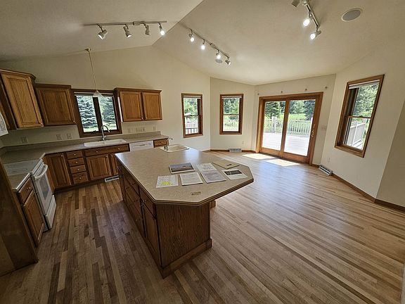 3rd image of 5614 N Vista Ln