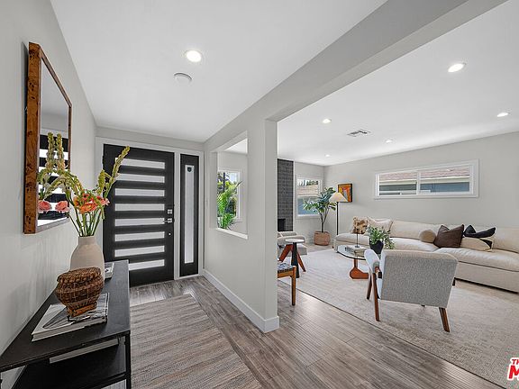 3rd image of 2761 Lompoc St