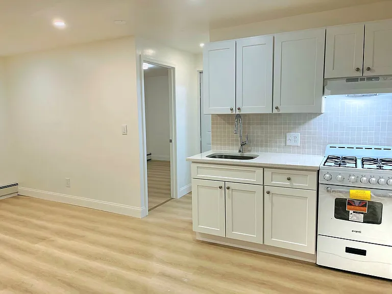 2068 Matthews Ave #B — Photo 2