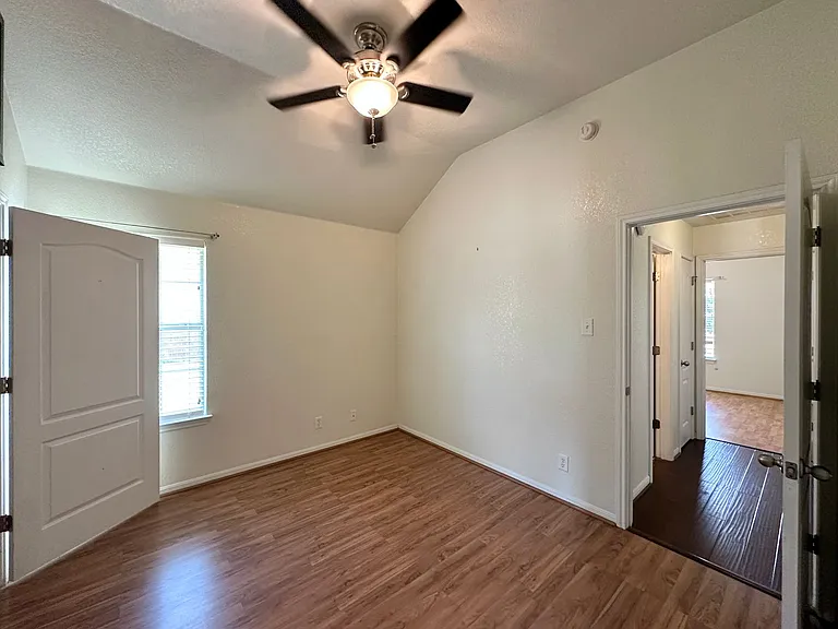 2012 Stonehenge Dr — Photo 23