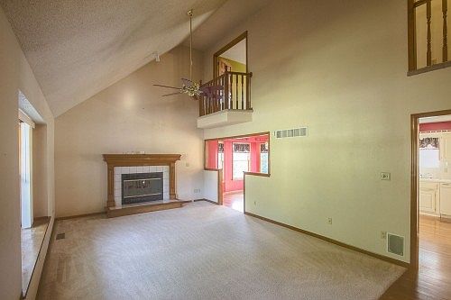3rd image of 905 NE Bryant Dr