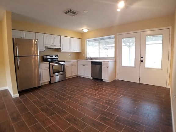 5th image of 1007 Boling Brook St