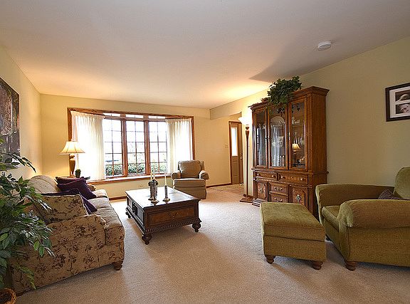 4th image of 12111 Meadowland Dr