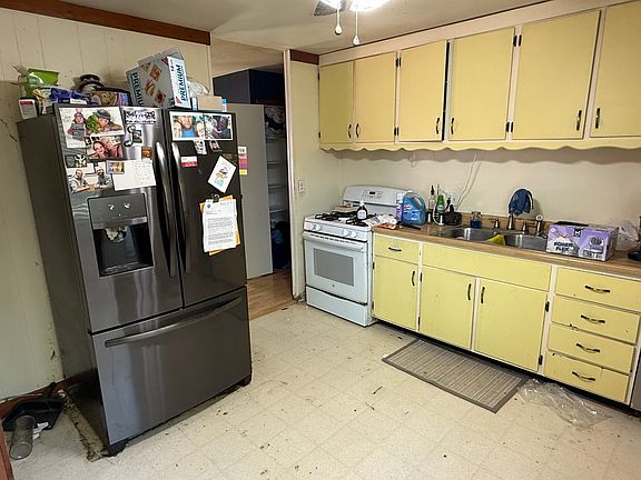 4th image of 601 Ridgewood Ct